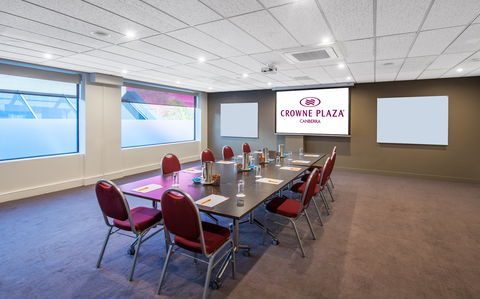 Crowne Plaza Canberra - Hotel Gold Coast 8
