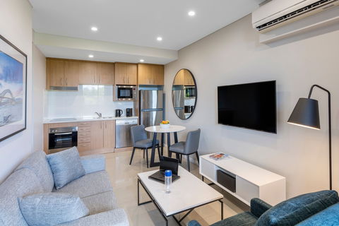 Meriton Suites Waterloo - Hotel Gold Coast 1