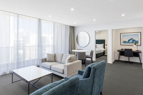 Meriton Suites Waterloo - Hotel Gold Coast 4