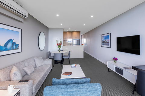 Meriton Suites Waterloo - Hotel Gold Coast 5