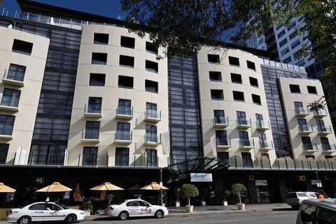 Mantra Hindmarsh Square - Hotel Gold Coast 0