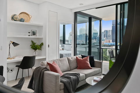 Arise On Hope Street - Hotel Gold Coast 1
