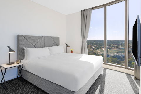Meriton Suites George St - Hotel Gold Coast 0