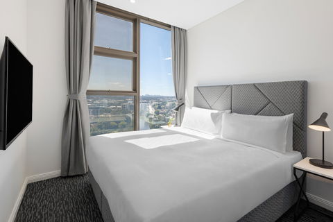 Meriton Suites George St - Hotel Gold Coast 1