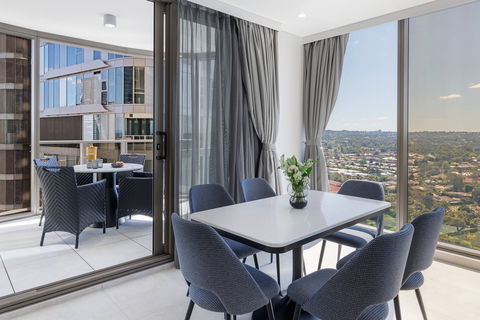 Meriton Suites George St - Hotel Gold Coast 2