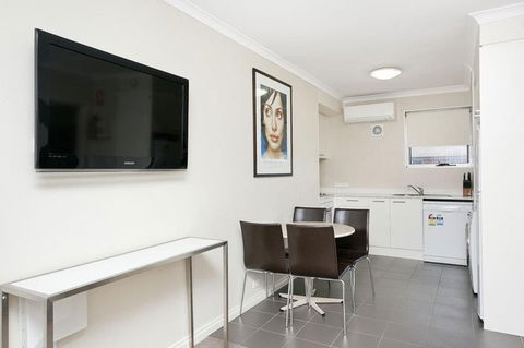 Forrest Hotel & Apartments - Hotel Gold Coast 2