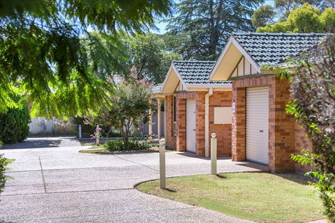 Best Western Ambassador Inn - Hotel Gold Coast 1