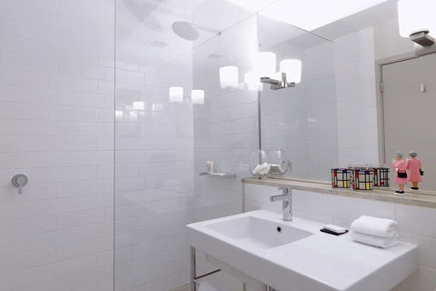 QT Canberra - Hotel Gold Coast 5