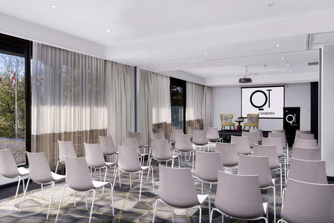 QT Canberra - Hotel Gold Coast 9