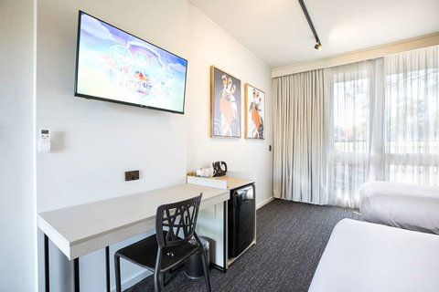 Nightcap at Sandown Park Hotel - Hotel Gold Coast 2