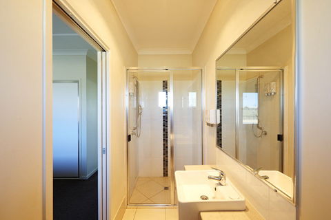 Blackwater Central Motel - Hotel Gold Coast 2