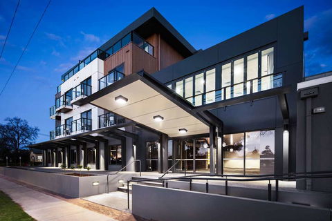 Quality Hotel Lakeside - Hotel Gold Coast 1