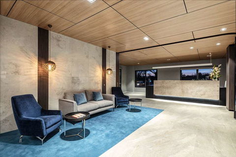Quality Hotel Lakeside - Hotel Gold Coast 2