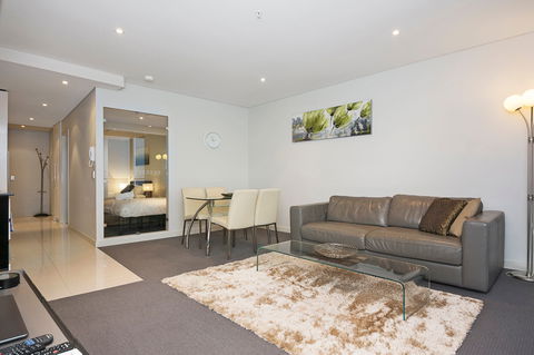 Astra Apartments Perth - Hotel Gold Coast 6