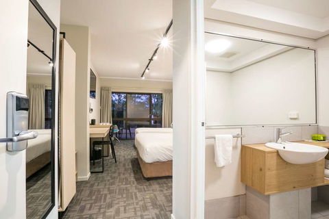Kawana Waters Hotel By NightCap - Hotel Gold Coast 7