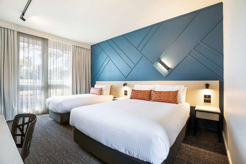 Nightcap at Sandown Park Hotel - Hotel Gold Coast 1