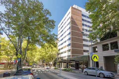 The Macleay Serviced Apartment Hotel - Hotel Gold Coast 2