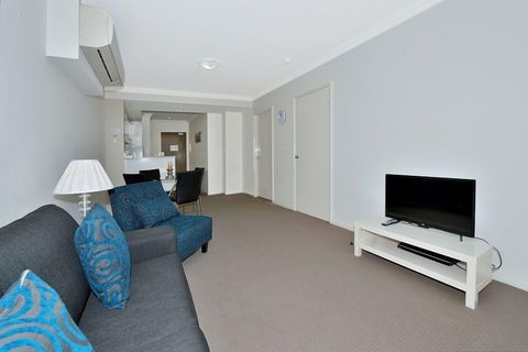 Dolphin Quay Apartment Hotel - Hotel Gold Coast 2