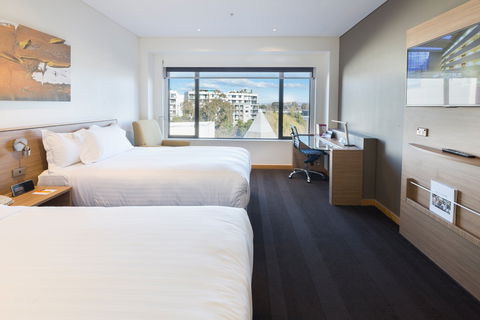 Crowne Plaza Canberra - Hotel Gold Coast 6