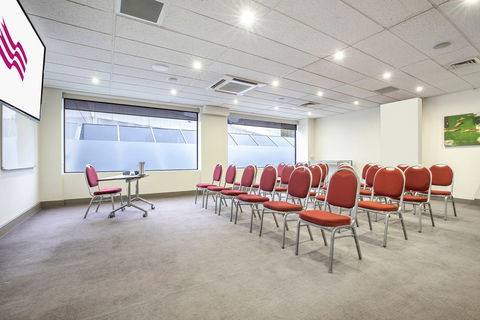 Crowne Plaza Canberra - Hotel Gold Coast 9