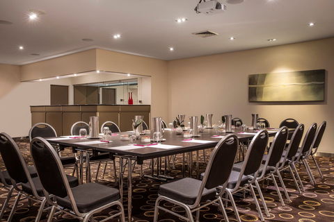 Crowne Plaza Canberra - Hotel Gold Coast 10