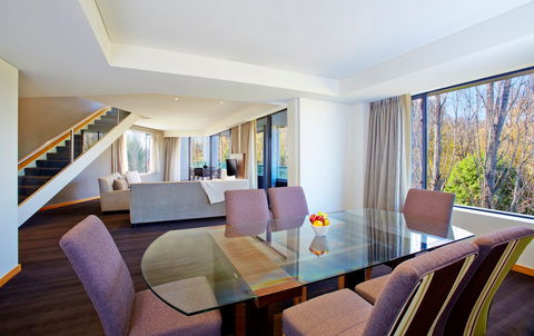 Crowne Plaza Canberra - Hotel Gold Coast 13