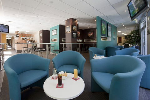Pacific Suites Canberra - Hotel Gold Coast 3