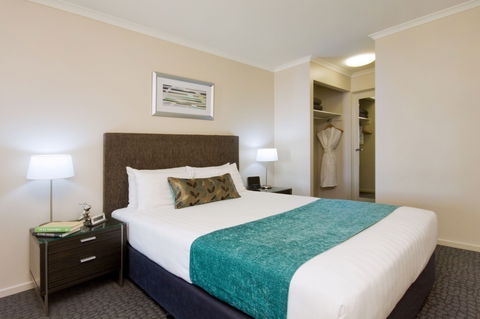 Pacific Suites Canberra - Hotel Gold Coast 4