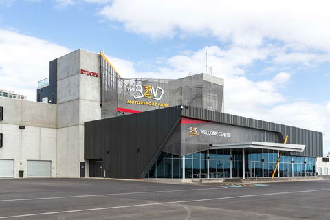 Rydges Pit Lane Hotel - Hotel Gold Coast 0