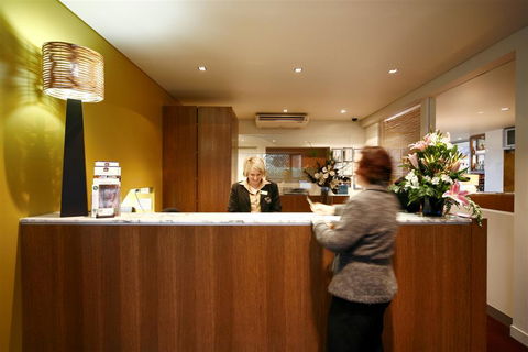 Best Western Plus The Tudor-Box Hill - Hotel Gold Coast 1