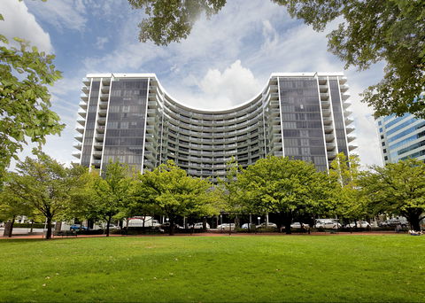 Astra Canberra Manhattan - Hotel Gold Coast 0