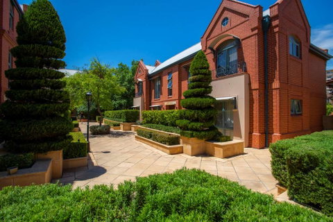 Majestic Old Lion Apartments - Hotel Gold Coast 1