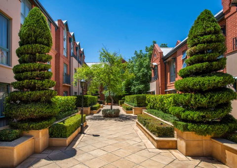 Majestic Old Lion Apartments - Hotel Gold Coast 2
