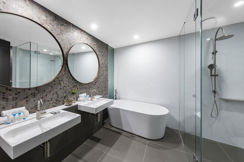 Vibe Hotel Canberra - Hotel Gold Coast 5