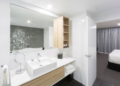 Avenue Hotel Canberra - Hotel Gold Coast 11