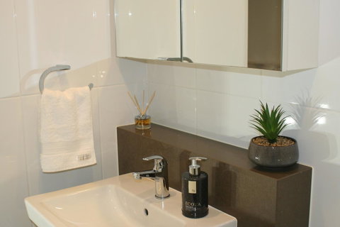 Modern Executive Apt@Barton*1BR*WiFi*Gym*Secure Parking*Canberra - Hotel Gold Coast 3
