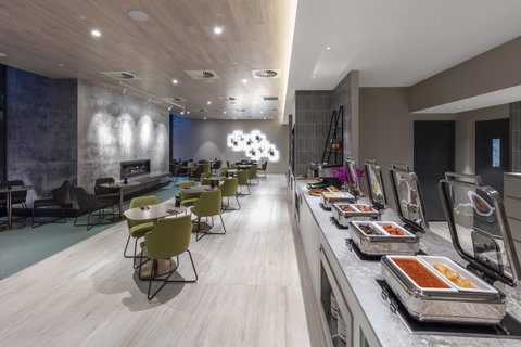 Deco Hotel Canberra - Hotel Gold Coast 2