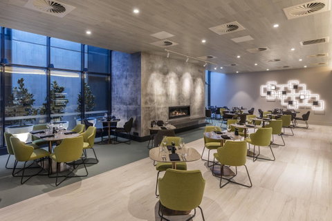 Deco Hotel Canberra - Hotel Gold Coast 1