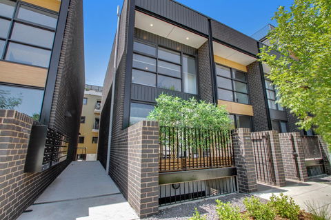 Accommodate Canberra - Parbery - Hotel Gold Coast 4