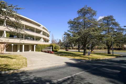 Accommodate Canberra - The Summit - Hotel Gold Coast 1