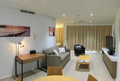 Wallaroo Marina Waterfront Luxe Apartment - Hotel Gold Coast 5