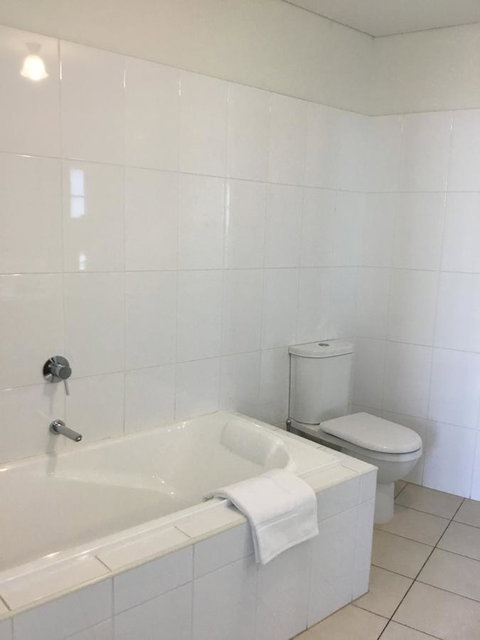 Wallaroo Marina Waterfront Luxe Apartment - Hotel Gold Coast 19