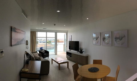 Wallaroo Marina Waterfront Luxe Apartment - Hotel Gold Coast 1