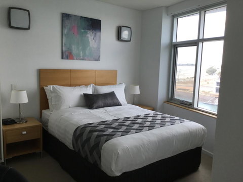 Wallaroo Marina Waterfront Luxe Apartment - Hotel Gold Coast 14