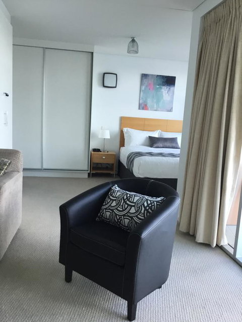 Wallaroo Marina Waterfront Luxe Apartment - Hotel Gold Coast 13