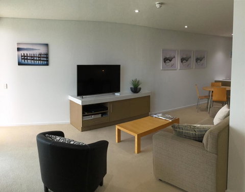 Wallaroo Marina Waterfront Luxe Apartment - Hotel Gold Coast 6