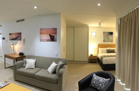Wallaroo Marina Waterfront Luxe Apartment - Hotel Gold Coast 8