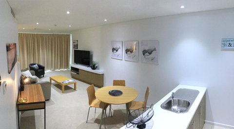 Wallaroo Marina Waterfront Luxe Apartment - Hotel Gold Coast 4