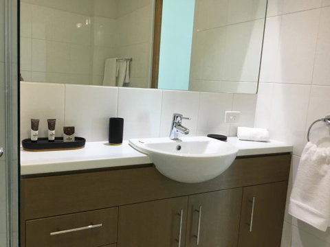 Wallaroo Marina Waterfront Luxe Apartment - Hotel Gold Coast 18