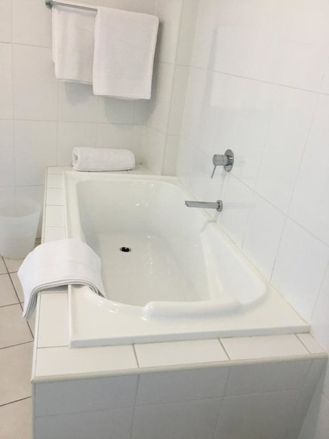 Wallaroo Marina Waterfront Luxe Apartment - Hotel Gold Coast 20